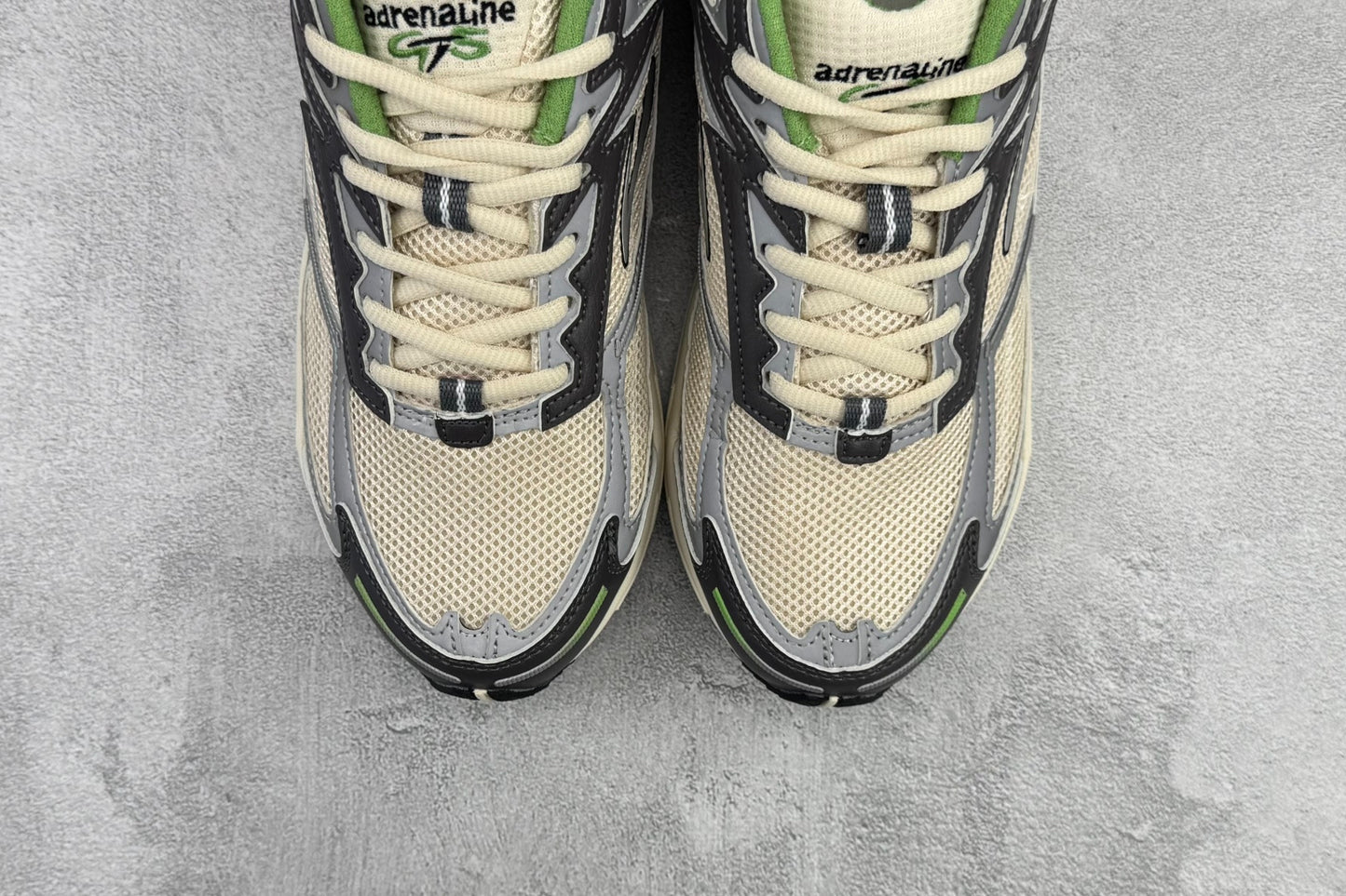 Brooks Adrenaline GTS 4 Retro Running Shoes (White/Black/Green)