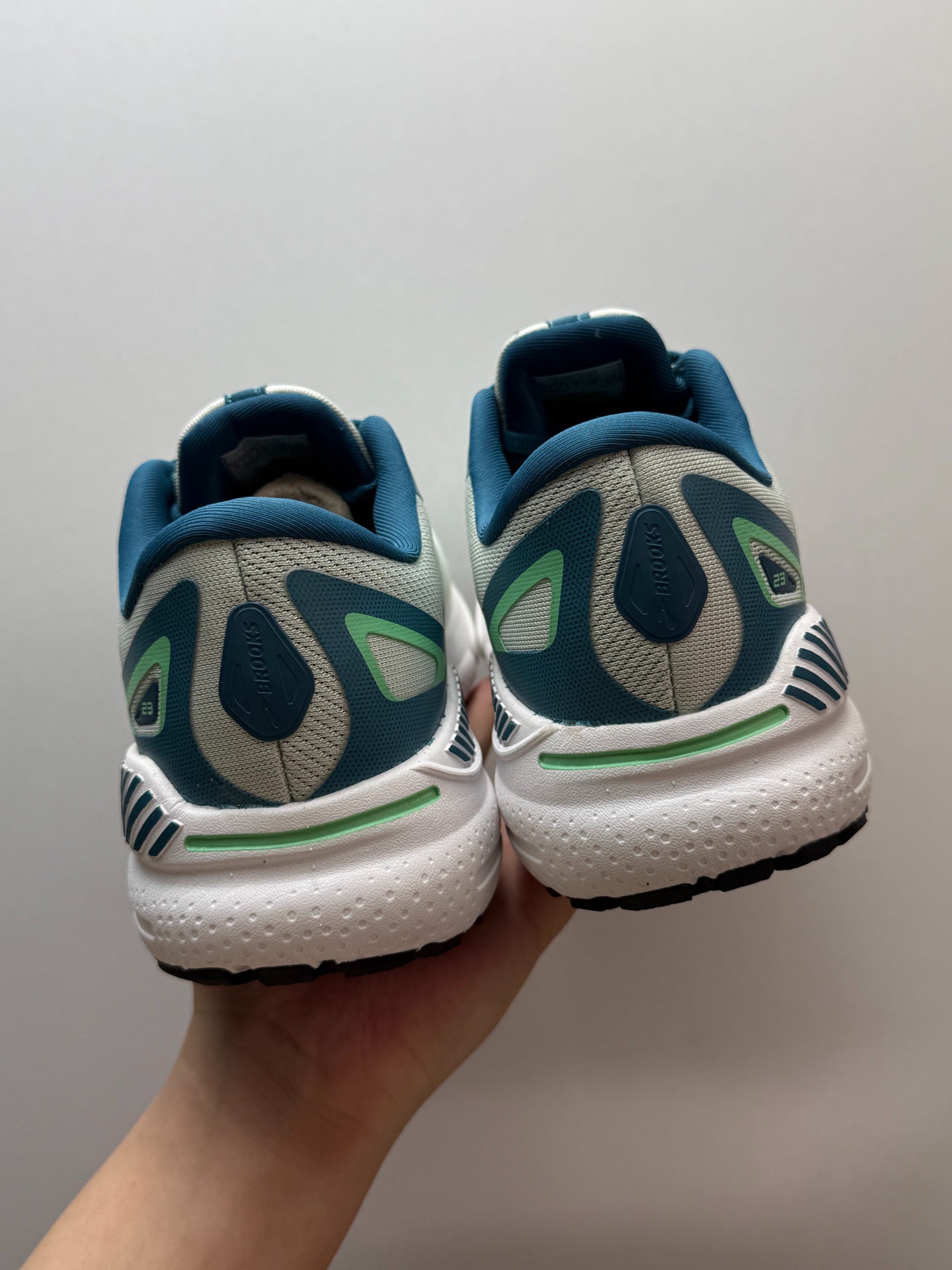 Brooks Men's Adrenaline GTS 23 Supportive Road Running Shoes (Oyster/Deep Teal/Green Gecko)