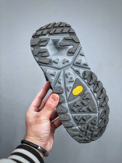 HOKA Kaha Low "Castlerock"