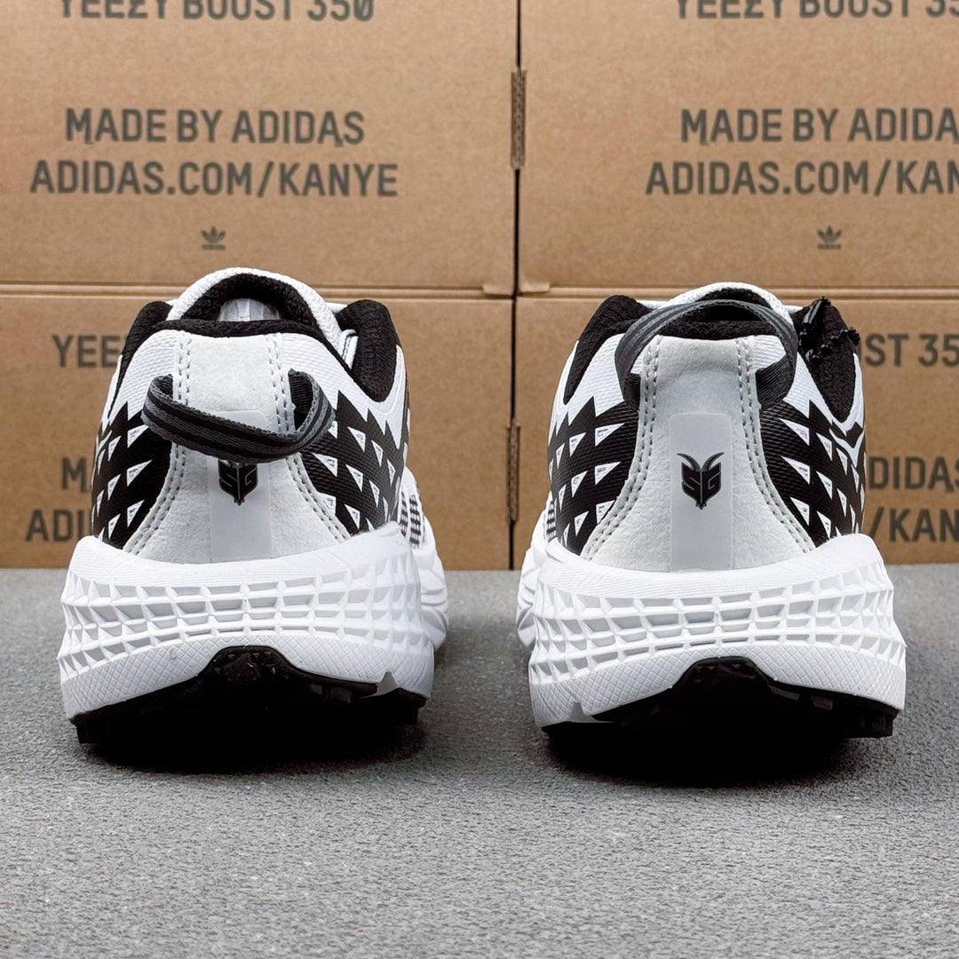 Hoka Speedgoat 2 Black | White