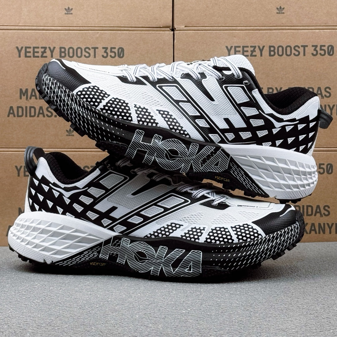 Hoka Speedgoat 2 Black | White