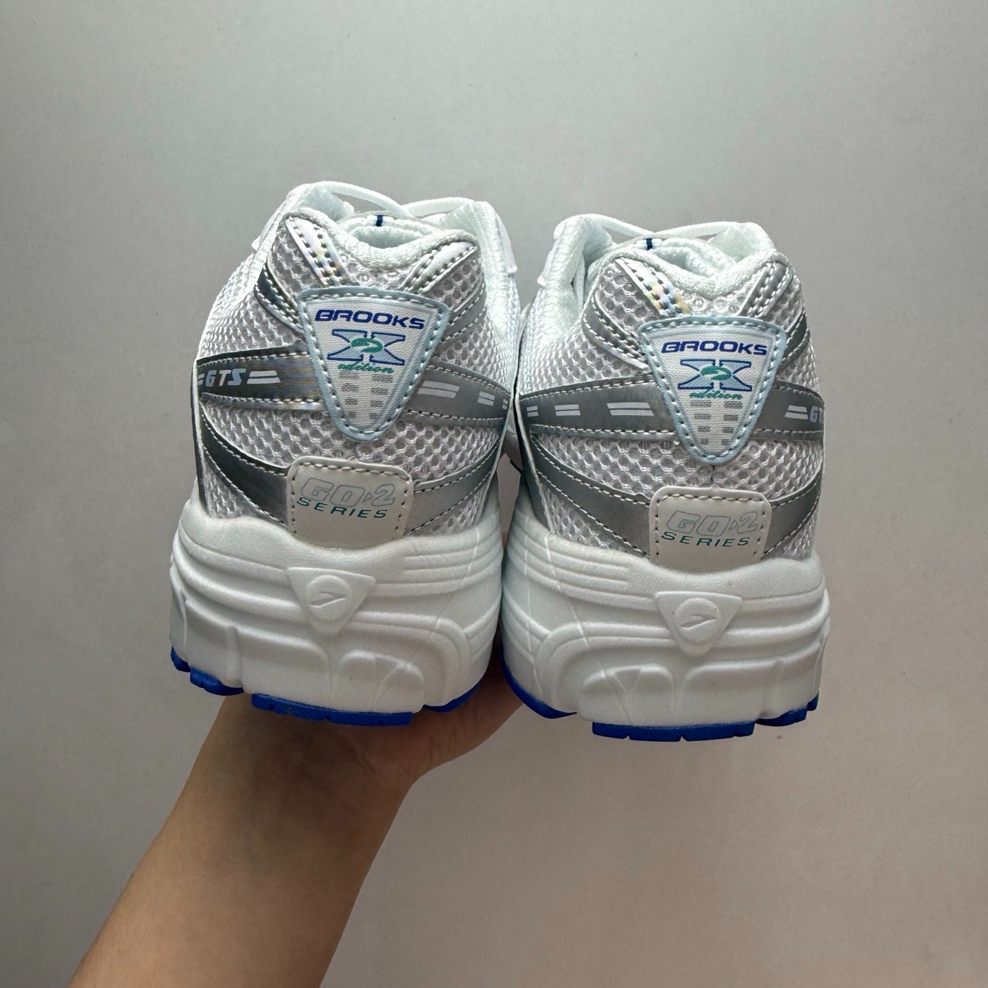Brooks Adrenaline GTS 10 Retro Running Shoes (White/Dazzling Blue/Breeze)