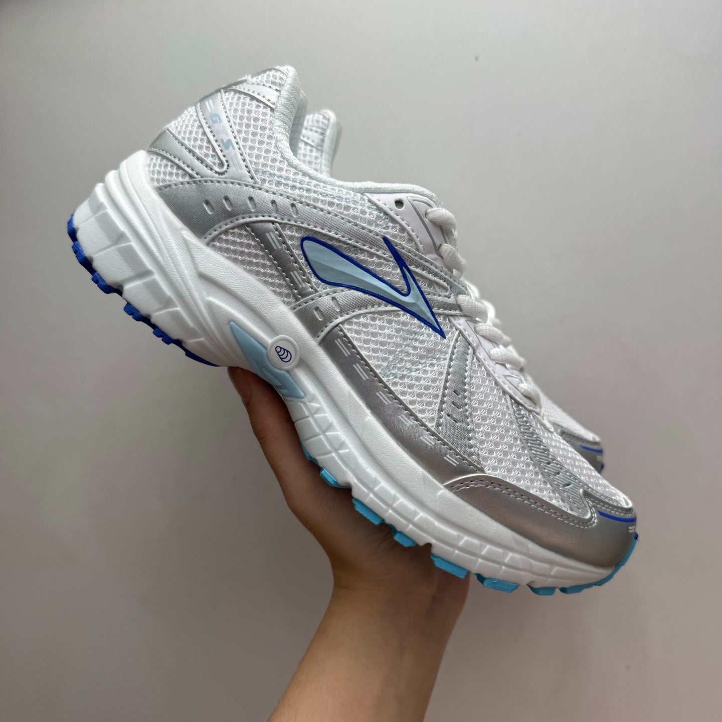 Brooks Adrenaline GTS 10 Retro Running Shoes (White/Dazzling Blue/Breeze)