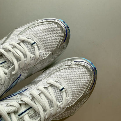 Brooks Adrenaline GTS 10 Retro Running Shoes (White/Dazzling Blue/Breeze)