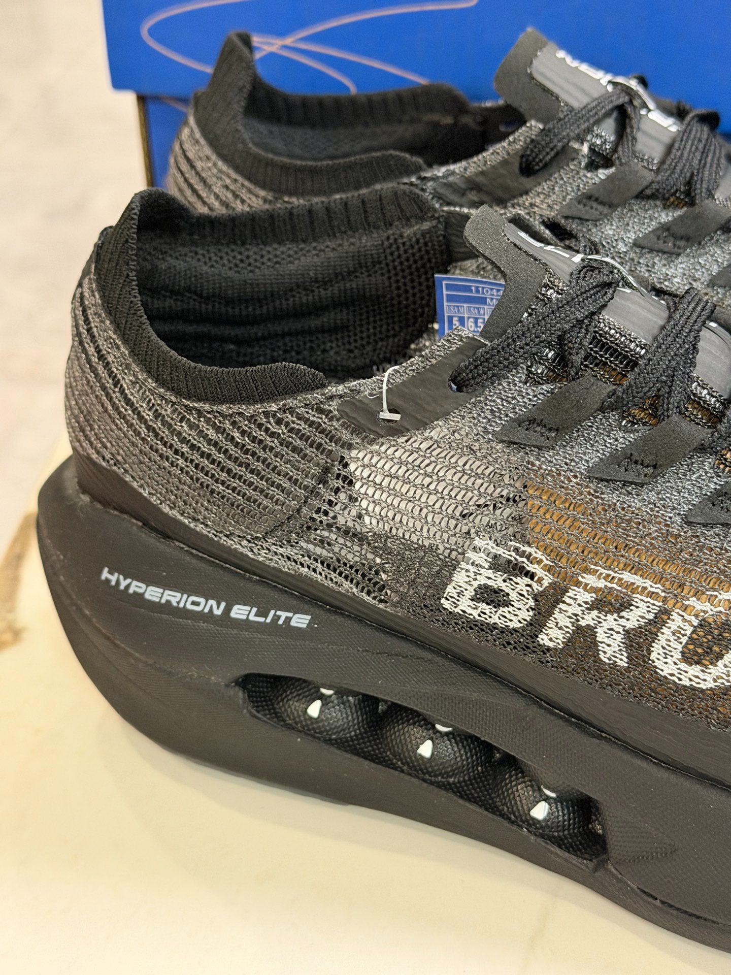 Brooks Unisex Hyperion Elite 5 Carbon-Plated Racing Shoes Black