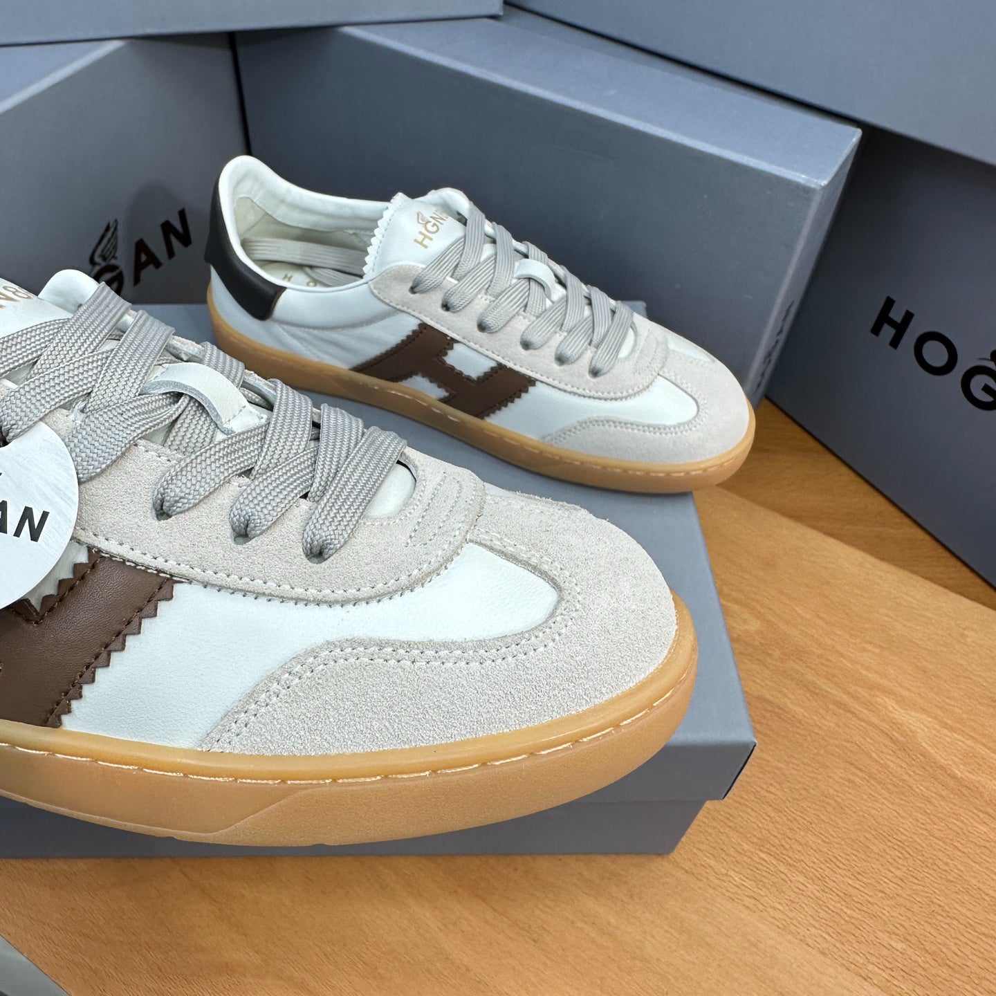 HOGAN White Beige & Brown Leather Gum Sole Retro Casual Sneakers