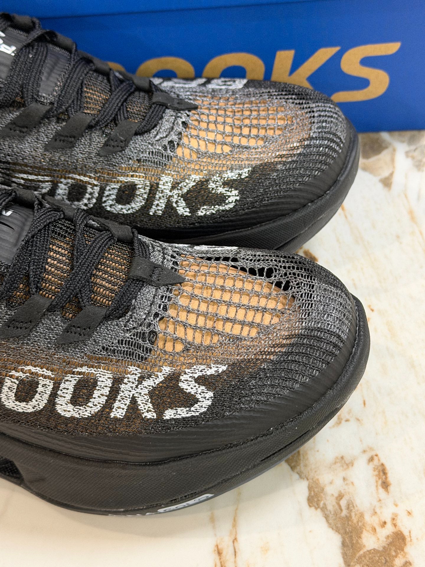 Brooks Unisex Hyperion Elite 5 Carbon-Plated Racing Shoes Black