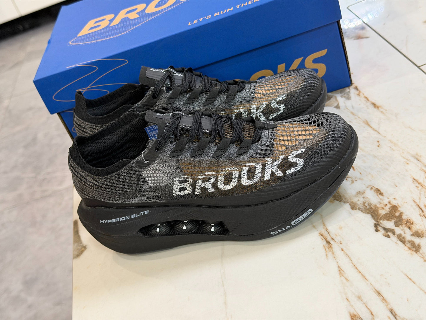 Brooks Unisex Hyperion Elite 5 Carbon-Plated Racing Shoes Black