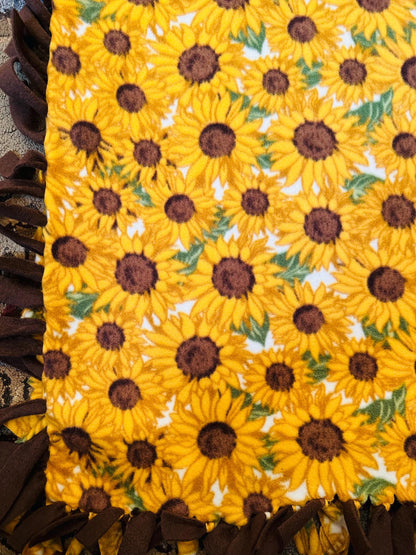 Handmade Sunflower Fleece Blanket: Cozy No Sew Comfort Throw