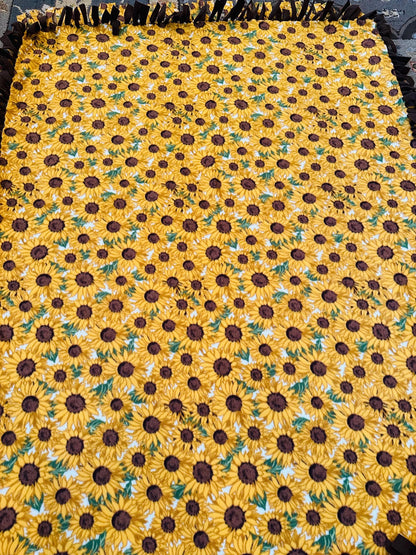 Handmade Sunflower Fleece Blanket: Cozy No Sew Comfort Throw