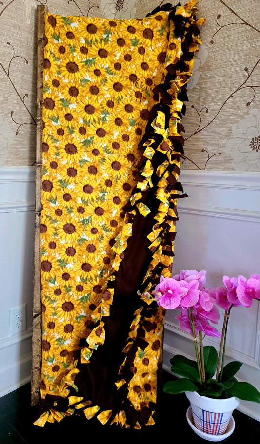 Handmade Sunflower Fleece Blanket: Cozy No Sew Comfort Throw