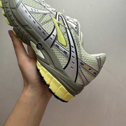 Brooks Adrenaline GTS 10 Retro Running Shoes (Dusty Yellow/Neo Yellow/Grey)