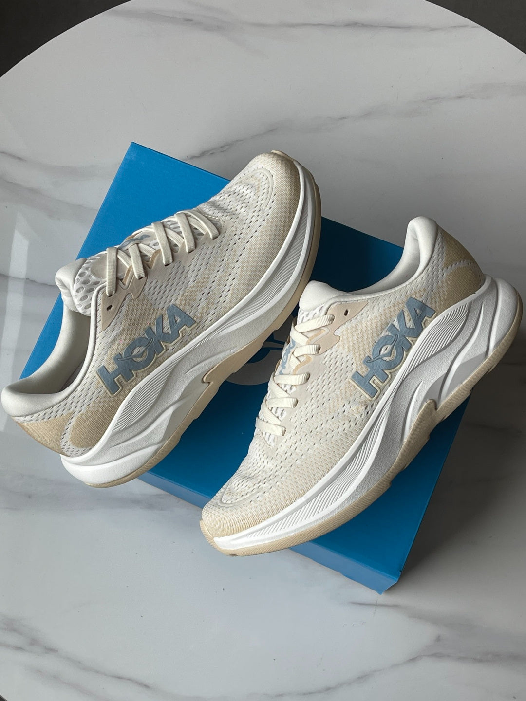 Hoka Rincon 4 Running Shoe Silver Gray | Beige