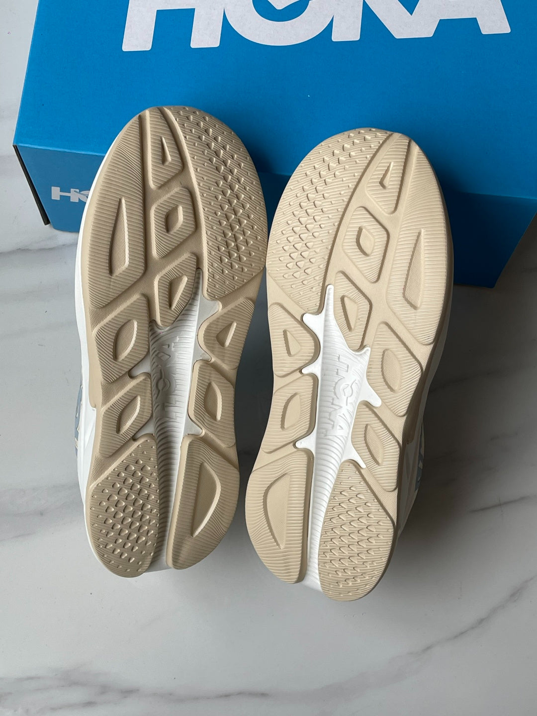 Hoka Rincon 4 Running Shoe Silver Gray | Beige