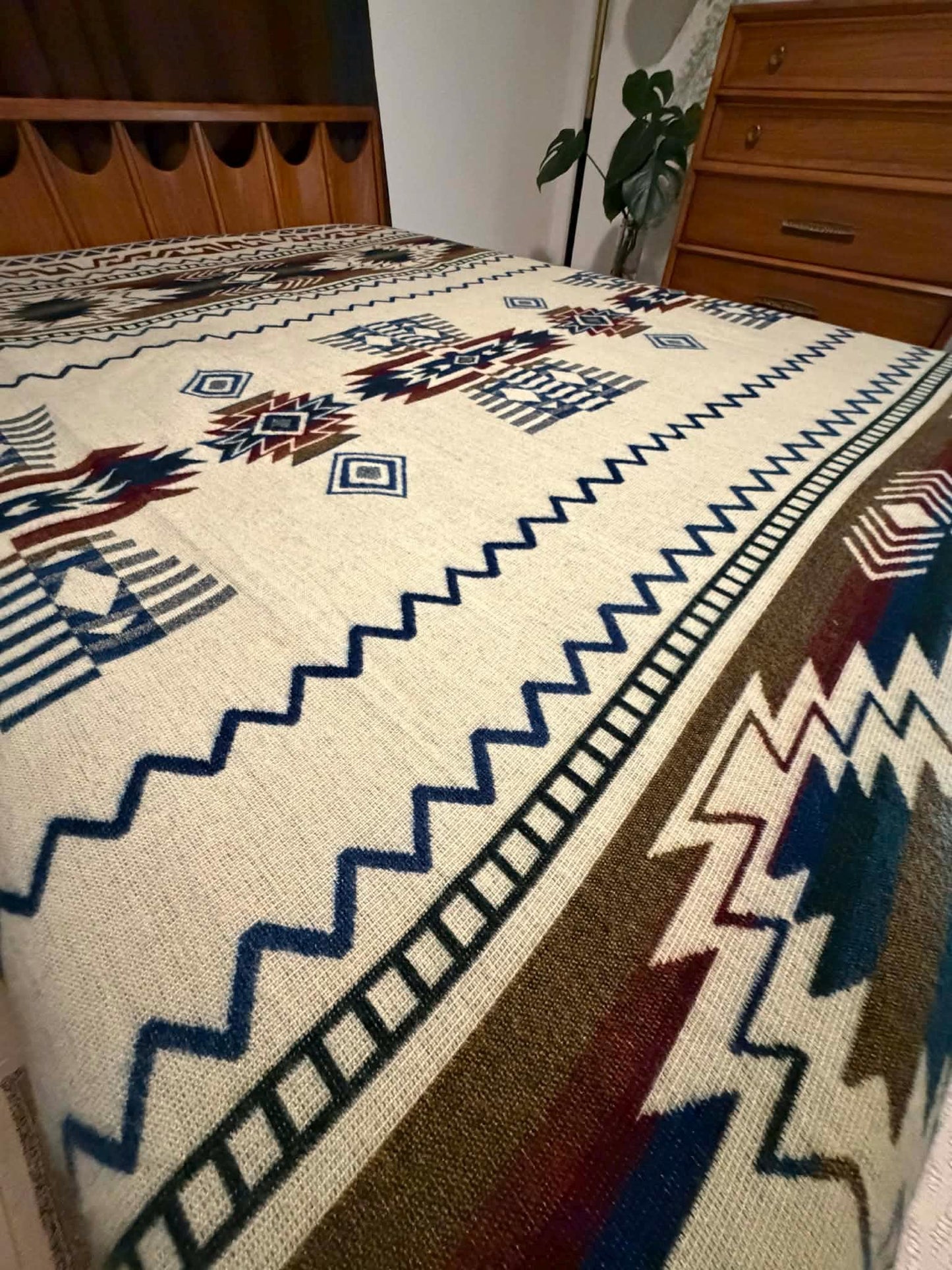 Handwoven Alpaca Blanket Queen Size – Reversible Blue Cream Southwest Aztec Throw | Rustic Cabin Bedroom Decor | Luxury Lodge Blanket Gift