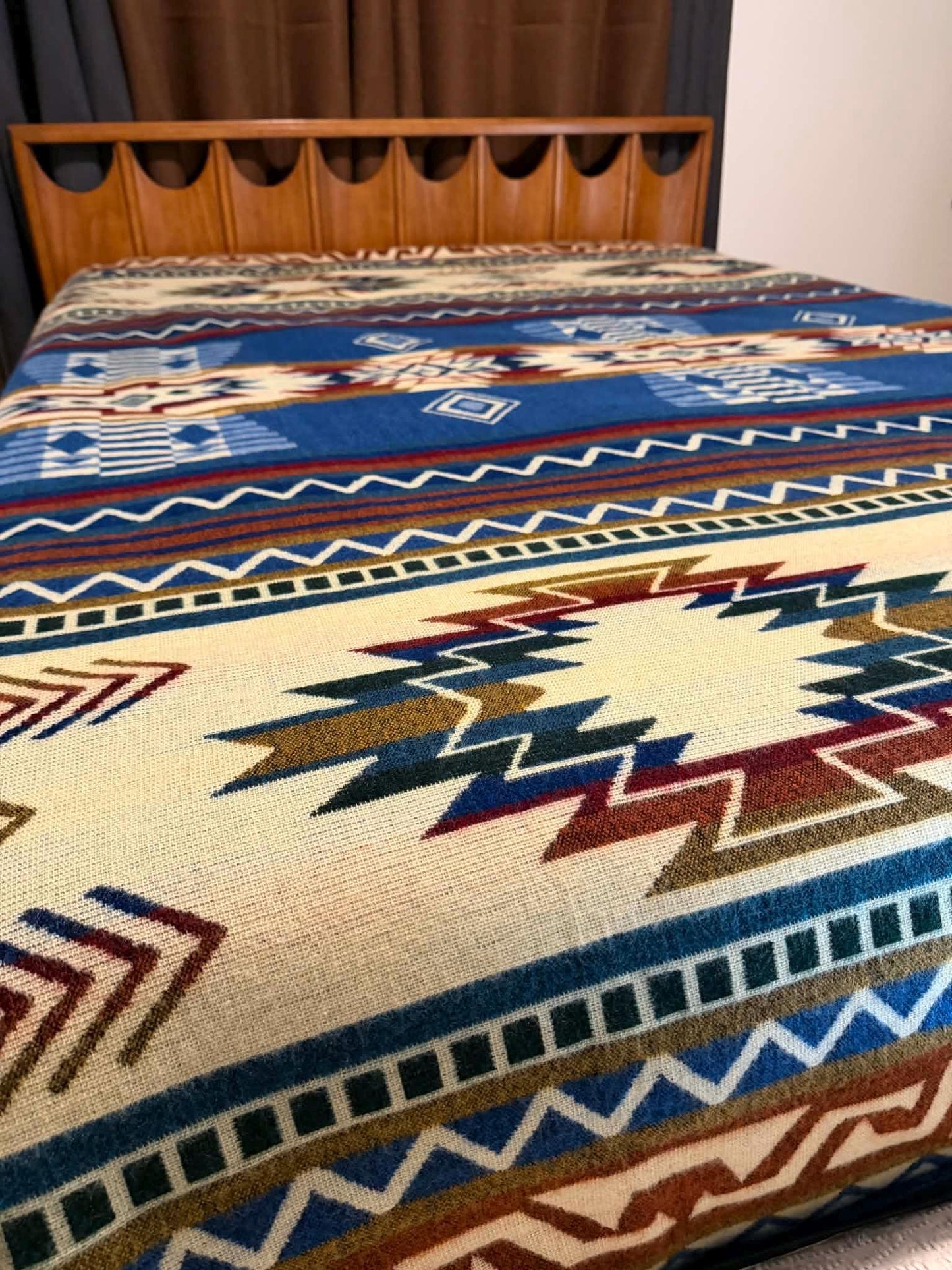 Handwoven Alpaca Blanket Queen Size – Reversible Blue Cream Southwest Aztec Throw | Rustic Cabin Bedroom Decor | Luxury Lodge Blanket Gift