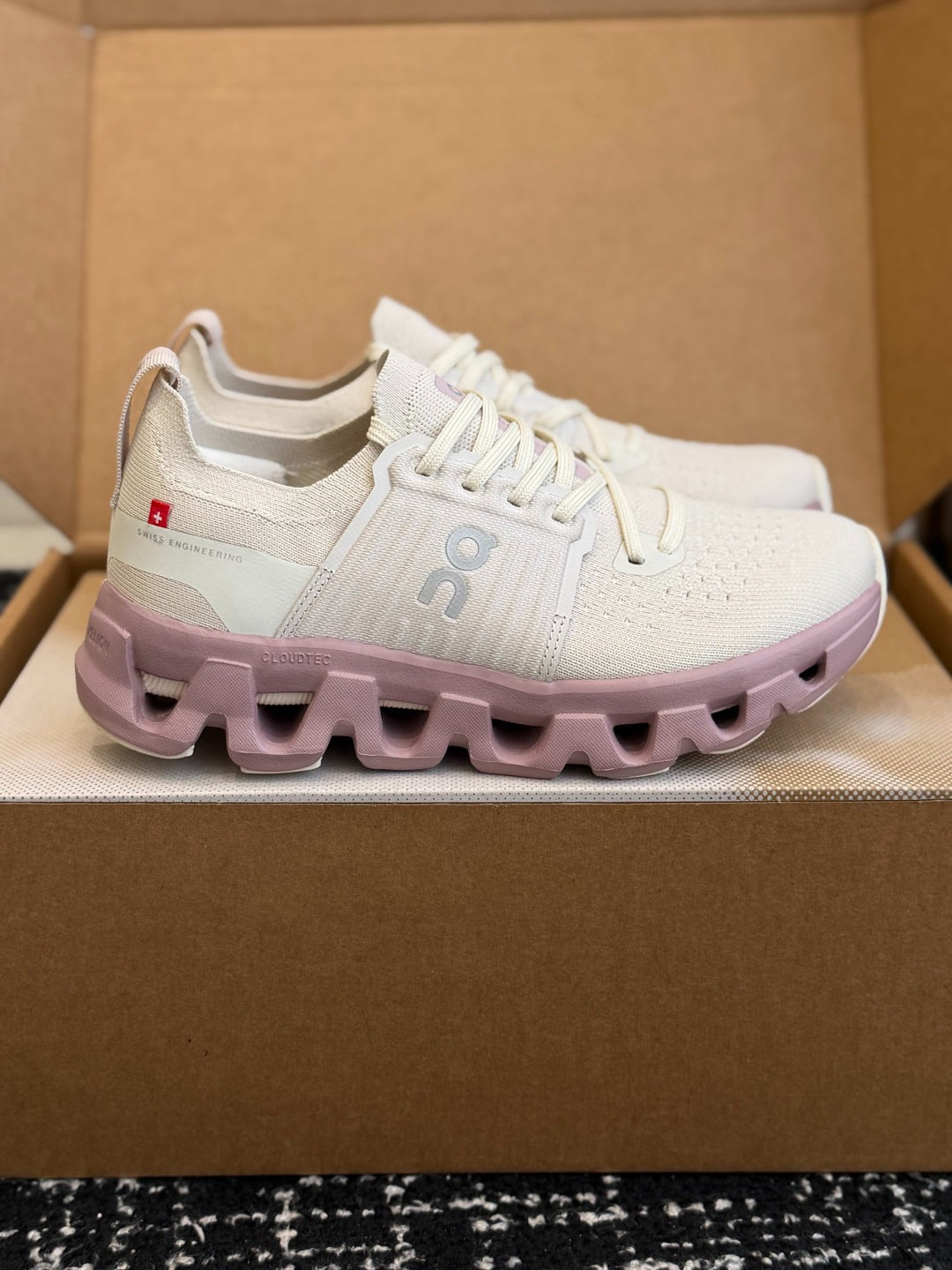 White Dusty Pink On Cloudswift 4 CloudTec Cushion Sneakers Breathable Mesh Women Running Shoes