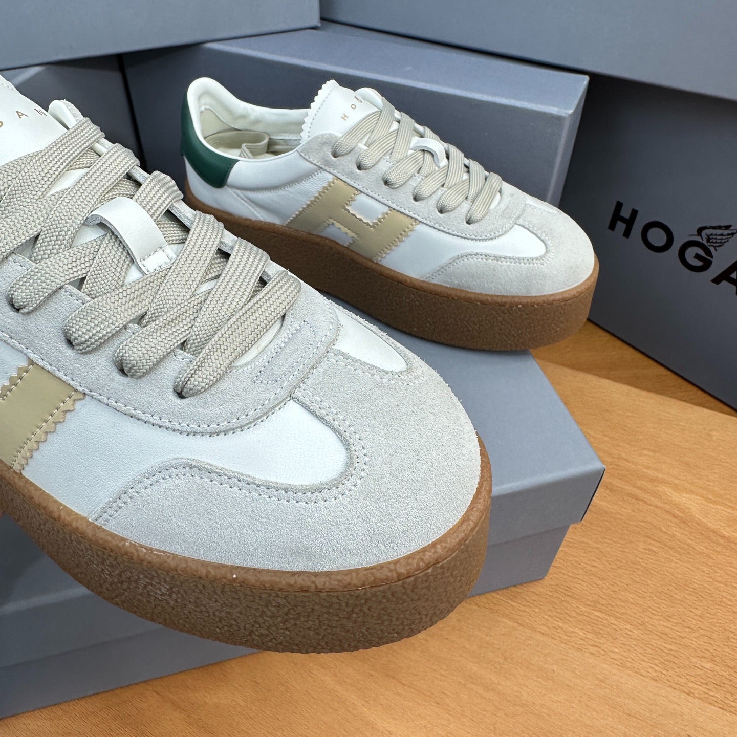 HOGAN White Beige & Green Thick Gum Platform Casual Sneakers