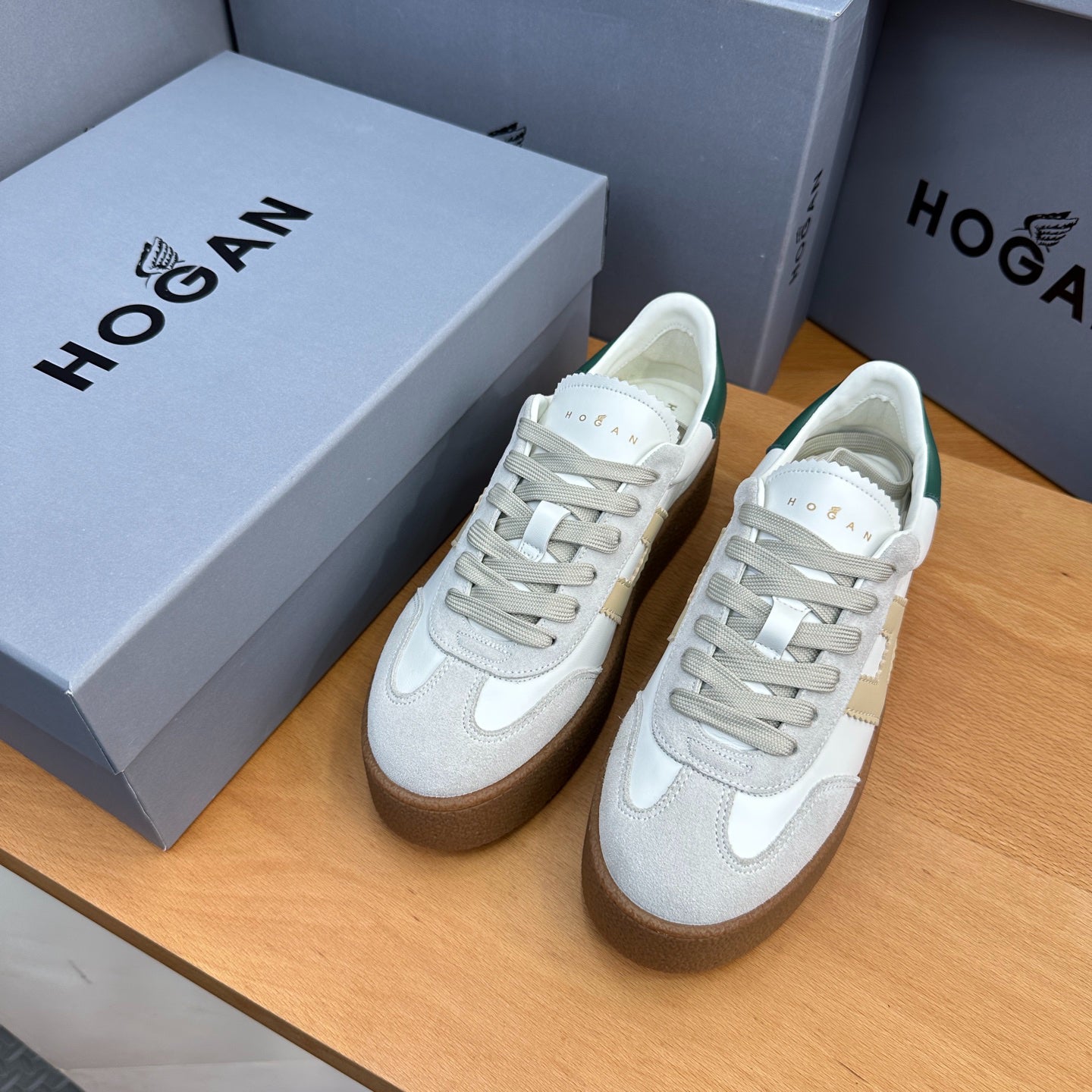 HOGAN White Beige & Green Thick Gum Platform Casual Sneakers