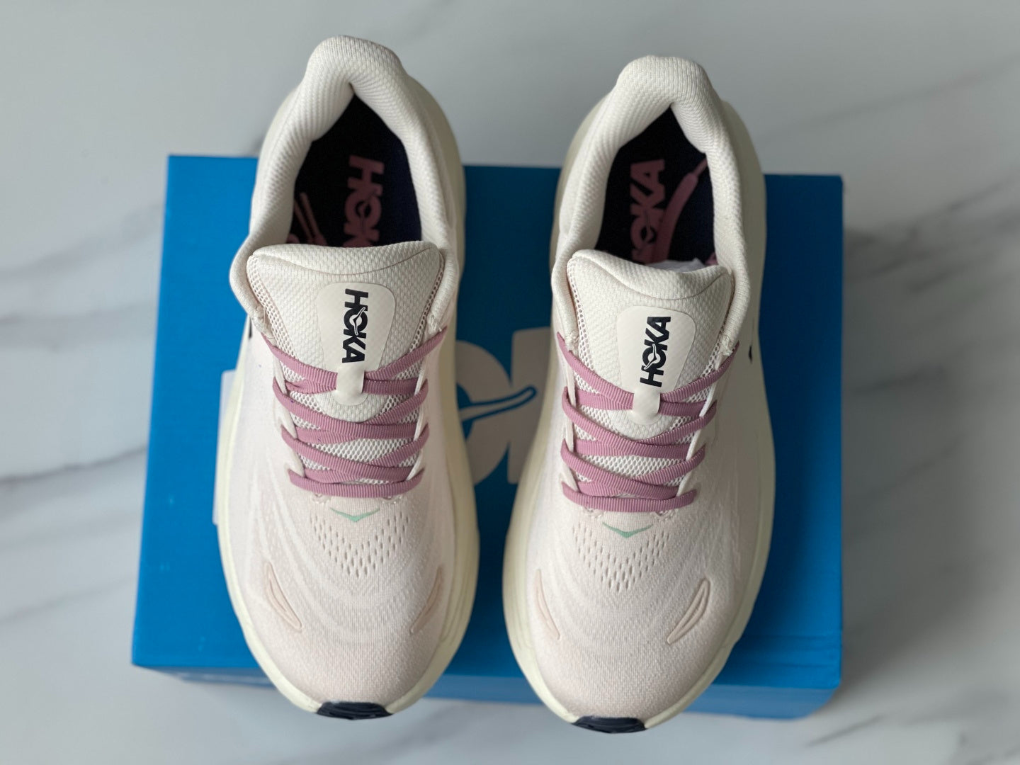 HOKA ONE ONE Arahi 8 Nude pink | Dark purple