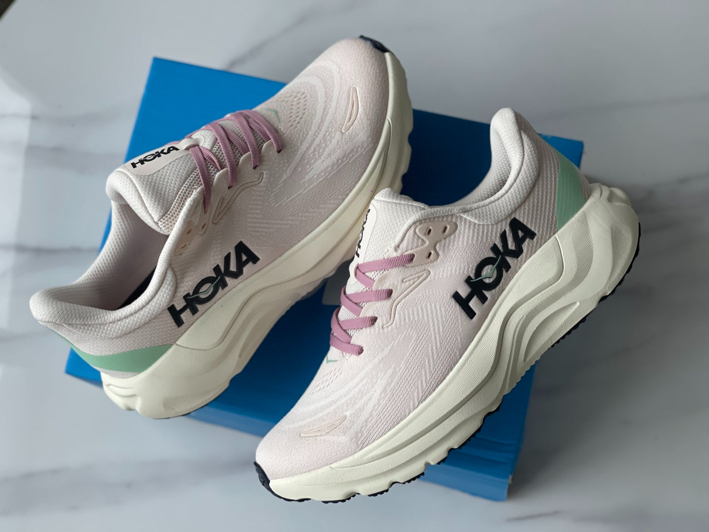 HOKA ONE ONE Arahi 8 Nude pink | Dark purple