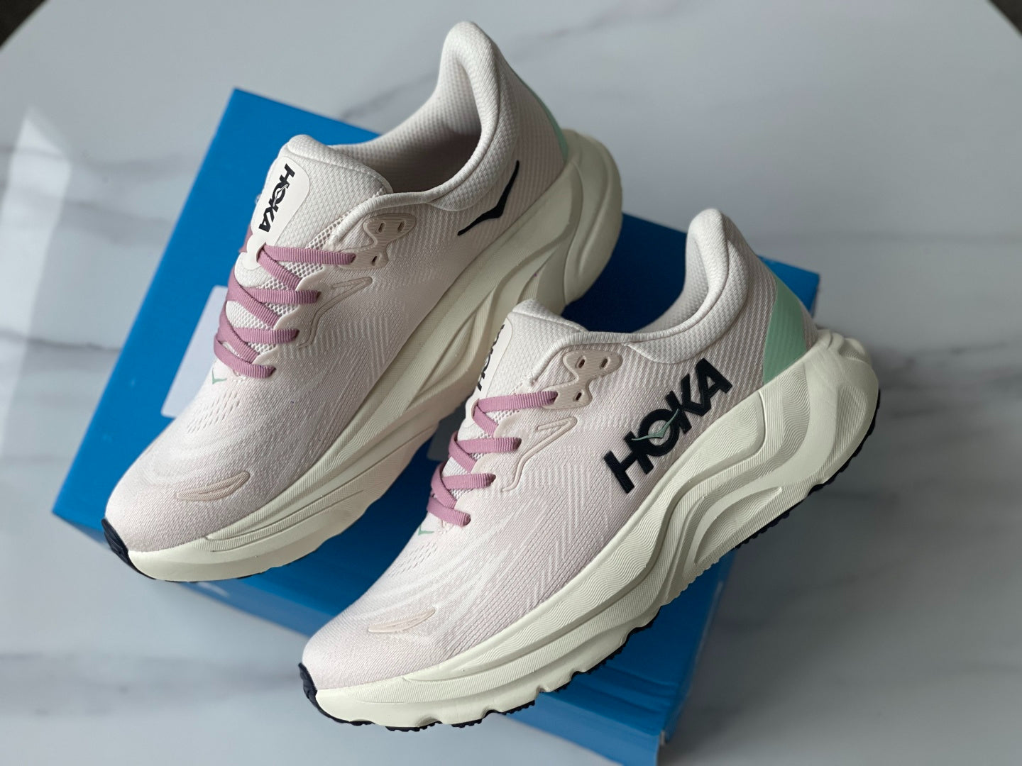 HOKA ONE ONE Arahi 8 Nude pink | Dark purple