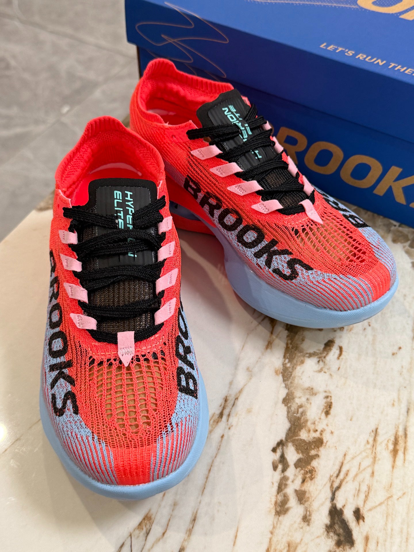 Brooks Unisex Hyperion Elite 5 Carbon-Plated Racing Shoes Pink Blue